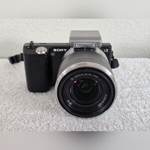 Sony Alpha NEX-5 Digital Camera 14.2MP Bundle W/Lens Kit 18-55mm & 16mm *TESTED*